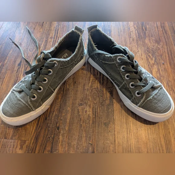 Floral Canvas Sneakers - Picture 3 of 5